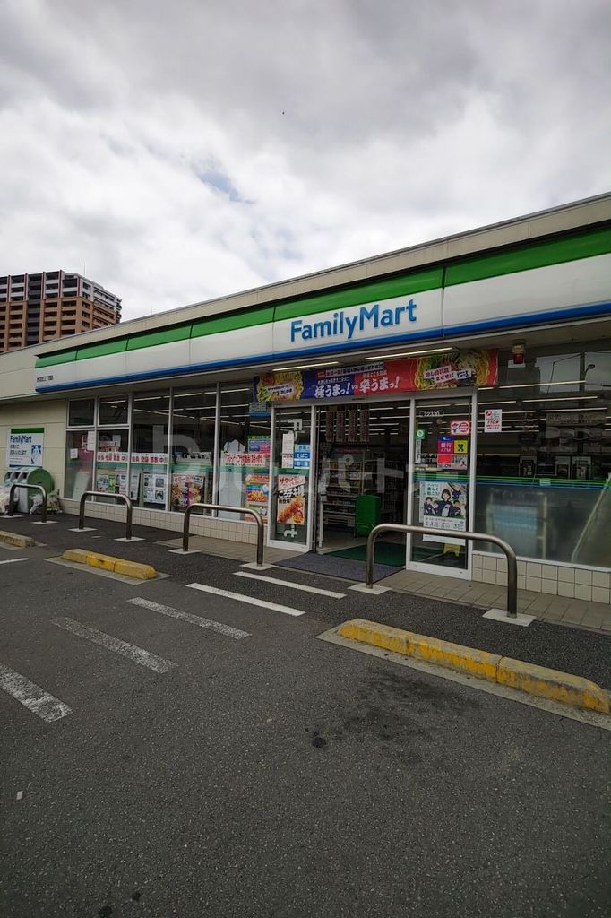 コンビニ　ファミリーマート赤羽北三丁目店（コンビニ）まで310m