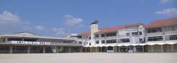 小学校　倉敷市立倉敷南小学校（小学校）まで1075m