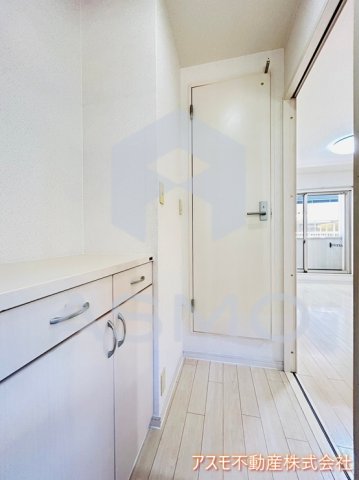 玄関　同マンション別部屋　参考写真