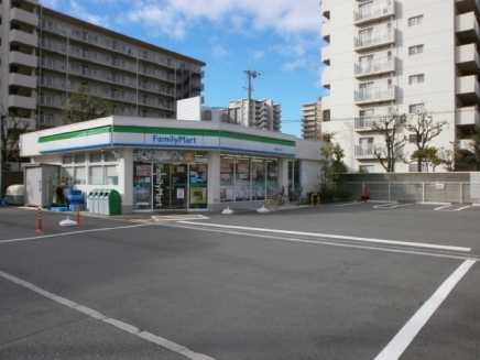 コンビニ　ファミリーマート潮江五丁目店（コンビニ）まで214m