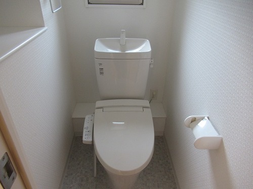 トイレ　温水洗浄便座