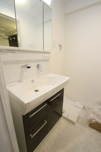 洗面設備　※同じ間取の別室の参考写真です。