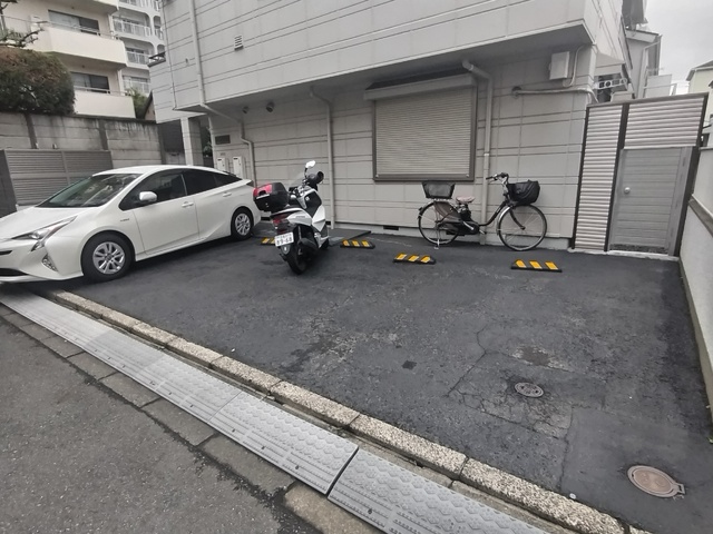 駐車場　★駐車場★（空き状況・使用料等詳細はご確認下さい）