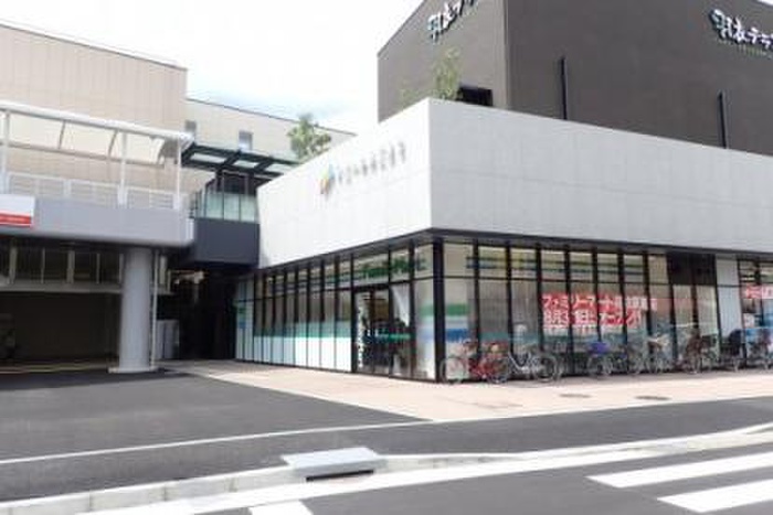 コンビニ　ファミリーマート（コンビニ）まで170m