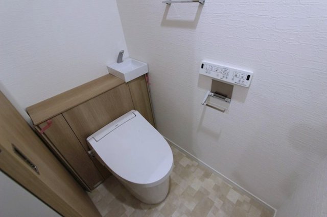 トイレ　嬉しい温水洗浄便座♪