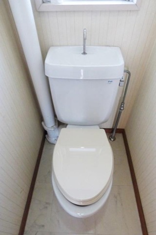 トイレ　※掲載写真は、同タイプの別部屋写真です。