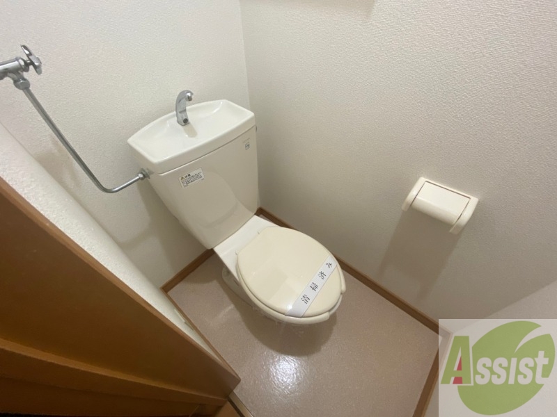 トイレ　こちらはトイレです。清潔感があり、安心して使用できます。