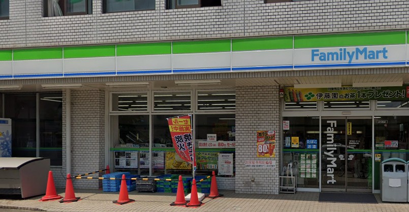 コンビニ　ファミリーマート（コンビニ）まで181m