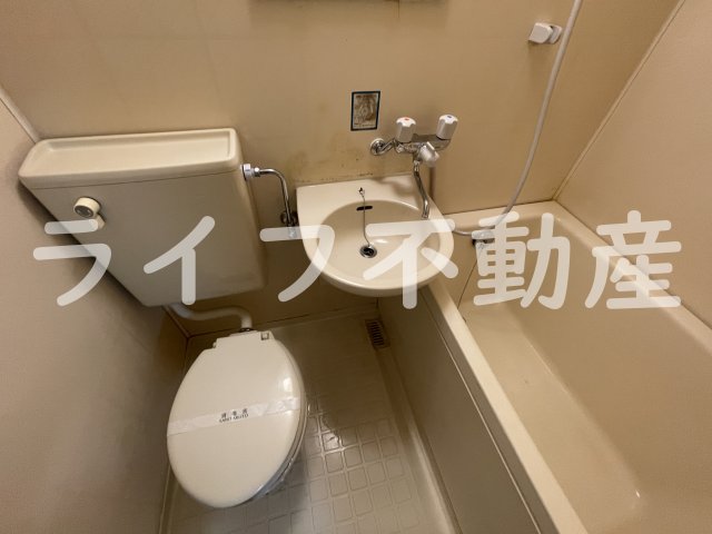 洗面設備　独立洗面台、朝の身支度には欠かせません