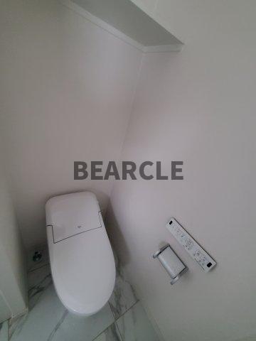 トイレ　落ち着いた色調のトイレです