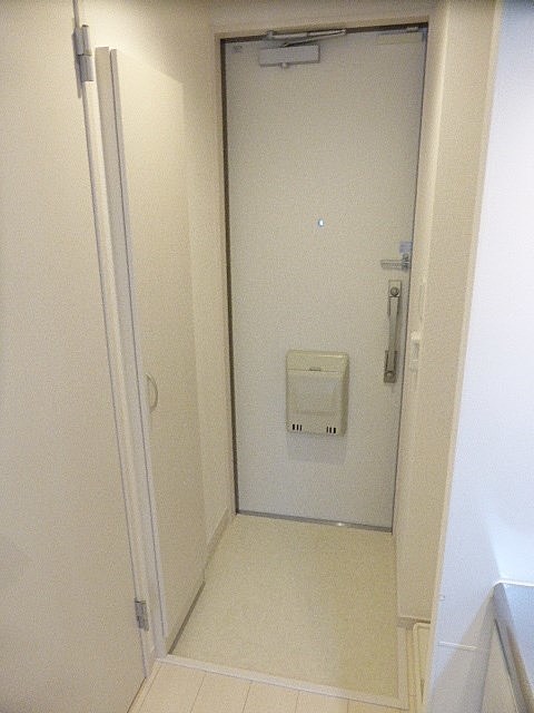 玄関　※写真は他号室です