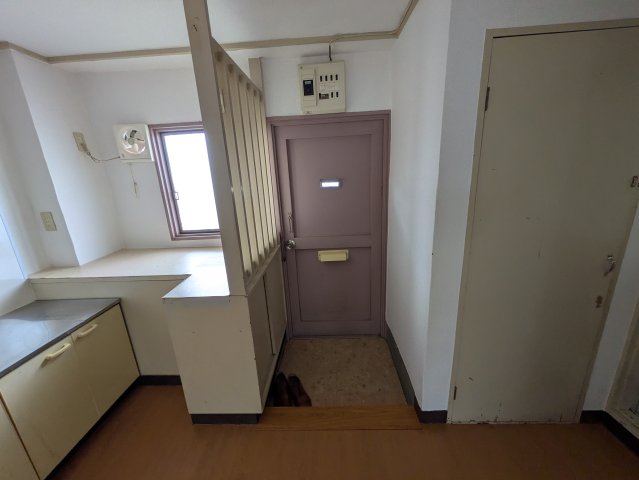 玄関　万長ビル