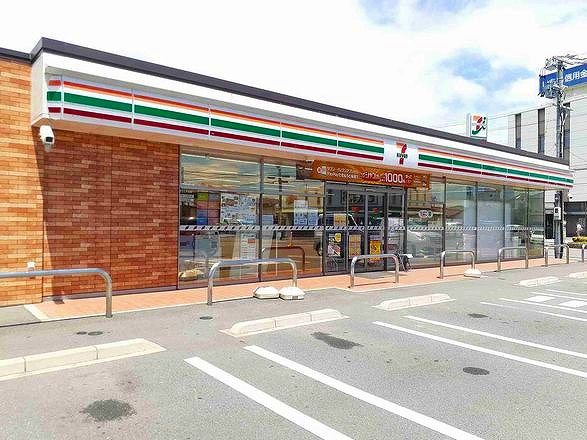 コンビニ　セブンイレブン　大日比野店（コンビニ）まで650m