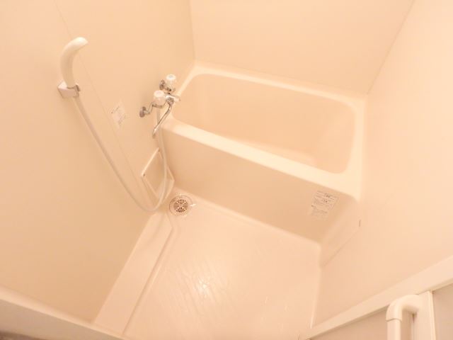 バス・シャワールーム　ゆったりとしたバスルームです
