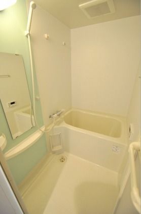 バス・シャワールーム　同物件別室のお部屋です