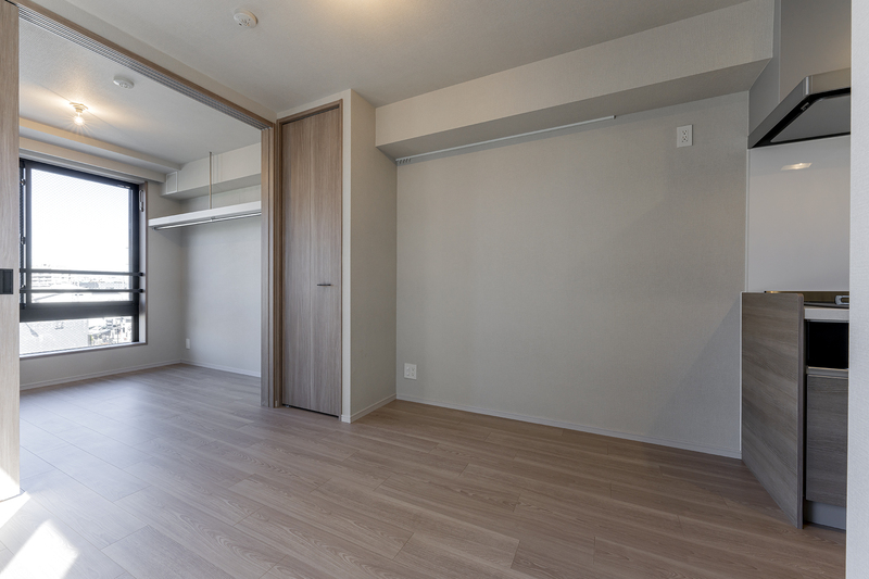 居室・リビング　約６．６帖のダイニングキッチン　※写真は同物件別部屋のもの