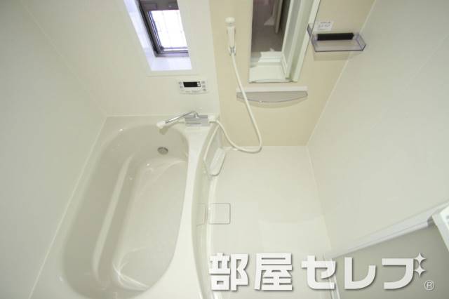 バス・シャワールーム　おいだき機能付き。