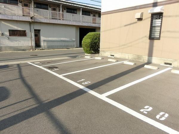 駐車場　敷地内駐車場！
