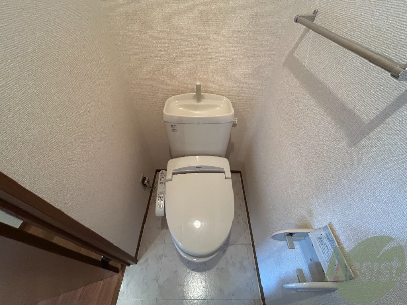 トイレ　こちらはトイレになります。ウォシュレット機能付です。
