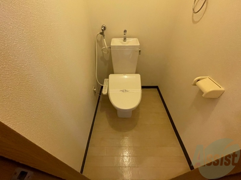トイレ　ウォシュレット機能がついたトイレです。安心して使用できます。