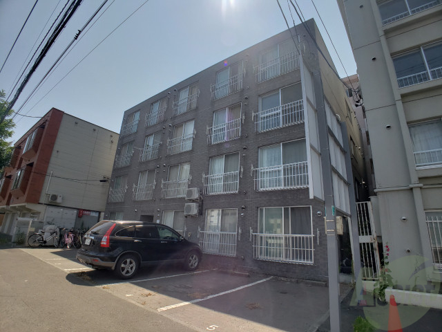 建物外観　札幌市北区北２２条西「グランメゾン２２」