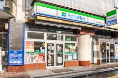 コンビニ　ファミリーマート札幌南郷通1丁目店（コンビニ）まで217m