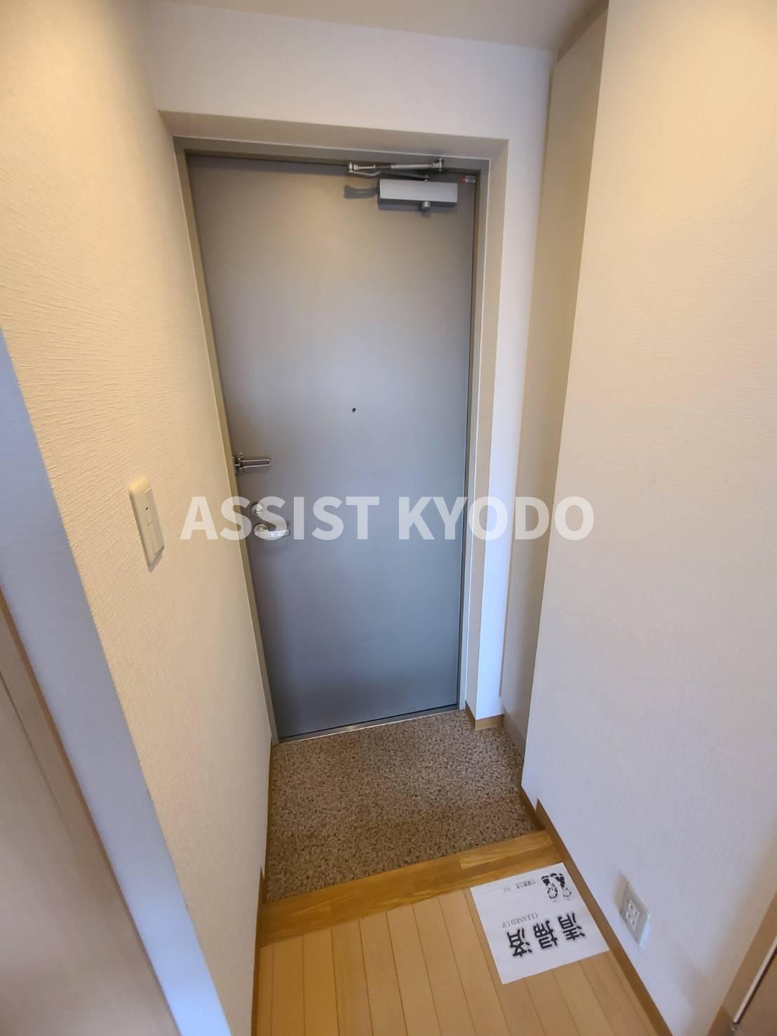 玄関　※同物件の参考写真です