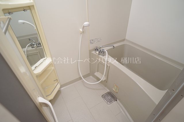バス・シャワールーム　レーベンハウス桶川店へ　048-787-5511