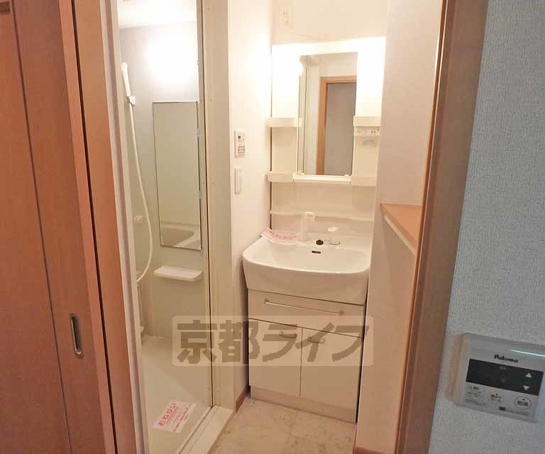 洗面設備　使いやすい独立洗面台です