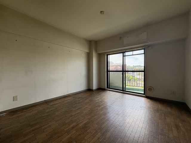居室・リビング　リフォーム前のお部屋です