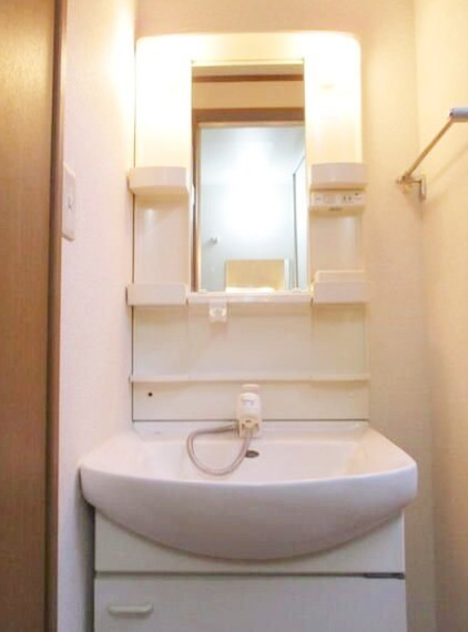 洗面設備　別部屋の画像を使用しております。