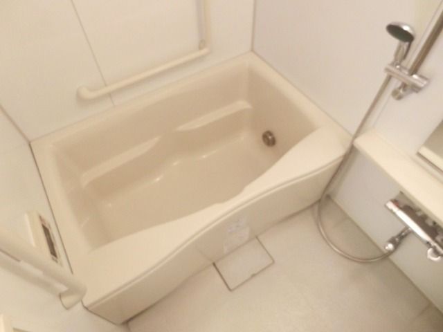 バス・シャワールーム　追い焚き機能付バスルーム