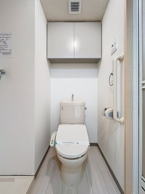 トイレ　温水洗浄便座付き