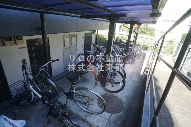 その他共有部分　雨の日でも安心して止められる屋根付の駐輪場です☆