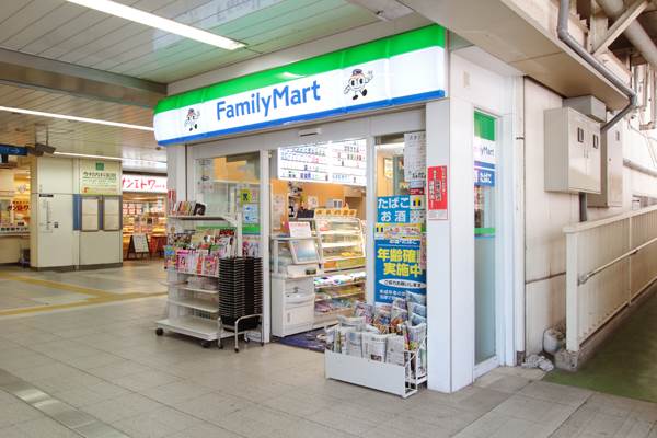 コンビニ　ファミリーマートはまりん上永谷駅店（コンビニ）まで247m