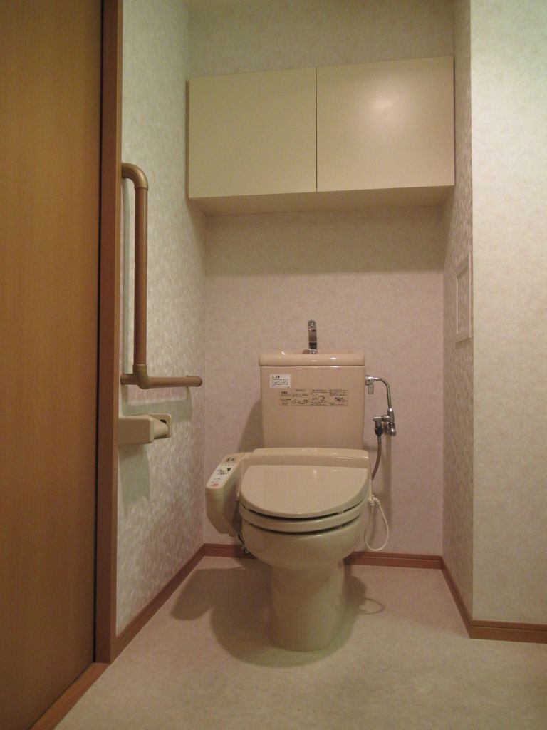 トイレ　温水洗浄便座(別部屋参考写真)