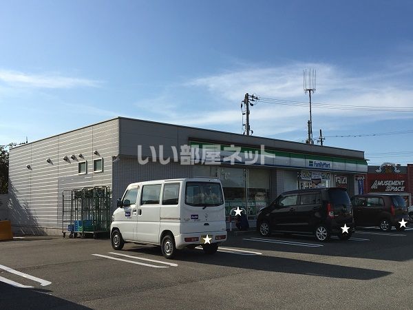 コンビニ　ファミリーマート（コンビニ）まで549m