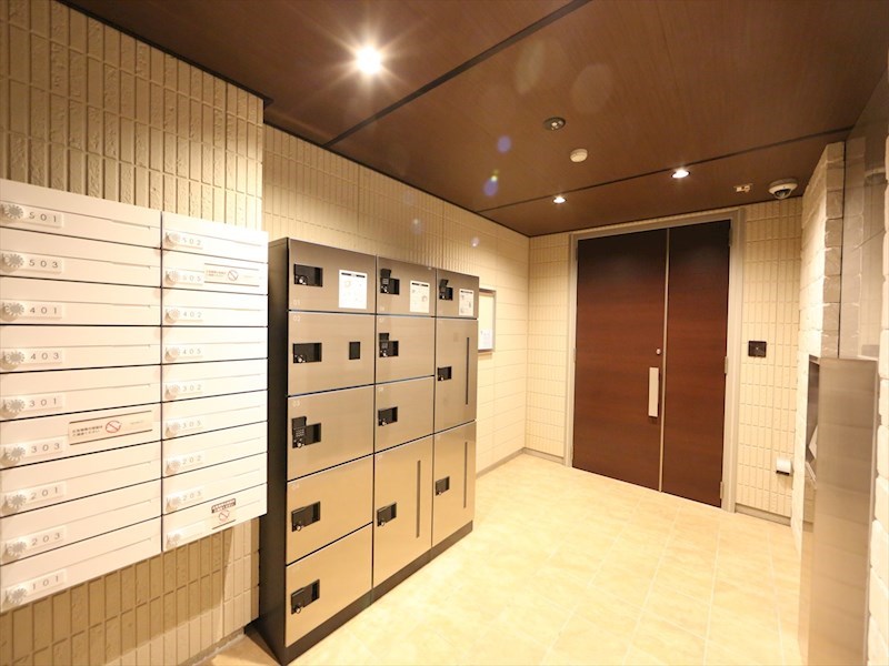 エントランス　エントランス　セコムセキュリティ　オートロック　宅配ＢＯＸ