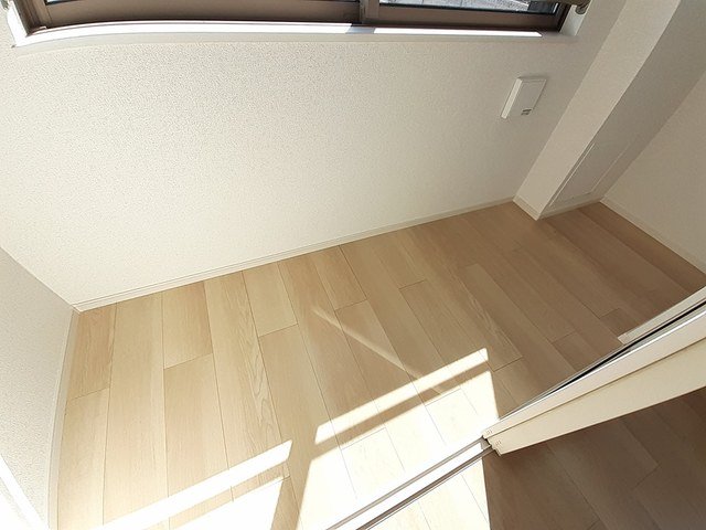 バルコニー　暖かな日差しのふりそそぐバルコニー