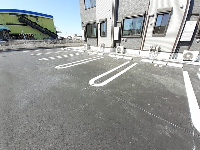 駐車場　駐車場があるので、車を買う予定の方も安心です