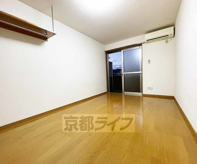 居室・リビング　落ち着いた雰囲気のお部屋です