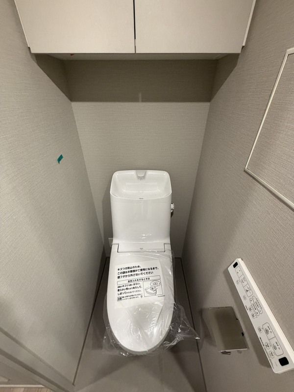 トイレ　落ち着いた色調のトイレです