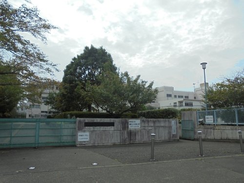 中学校　町田市立小山田中学校（中学校）まで1407m