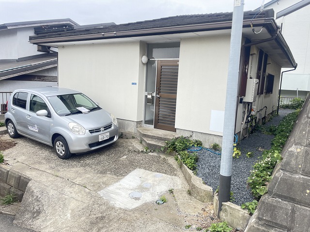 駐車場　駐車場がスローブ　車高低い車や、大型車な難しいかと