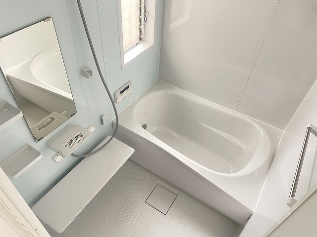 バス・シャワールーム　ユニットバス新品　　追い焚き付給湯式バス