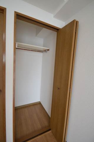 収納　奥行きのあるクロゼット