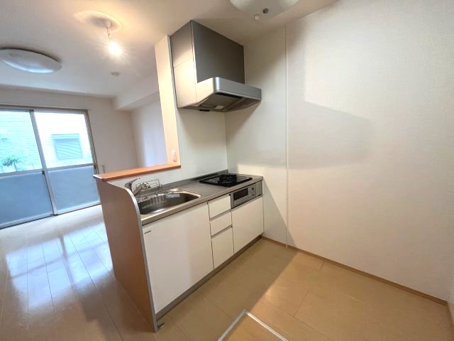 キッチン　イメージとして同建物他部屋を表示しています