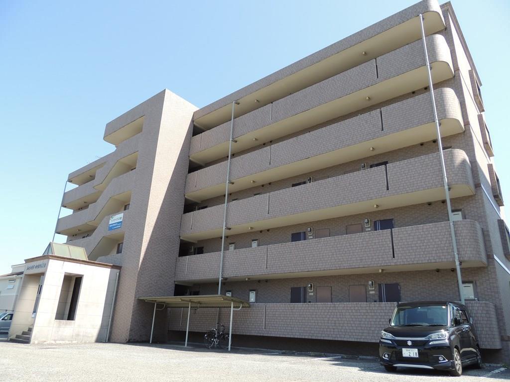建物外観　外壁タイル貼りのマンションです