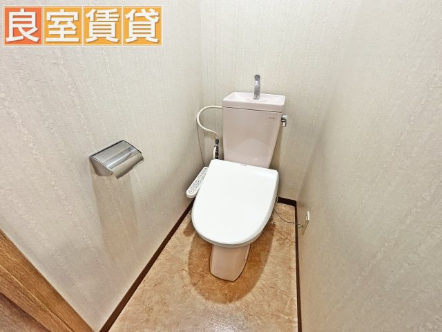 トイレ　※写真は同物件の別部屋のものを流用しております。現状を優先し