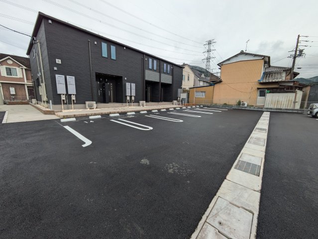 駐車場　セブンイレブン粟野西1丁目店まで400m